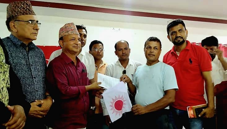 झापामा एकीकृत समाजवादीका वडाध्यक्ष उम्मेदवार एमालेमा प्रवेश 